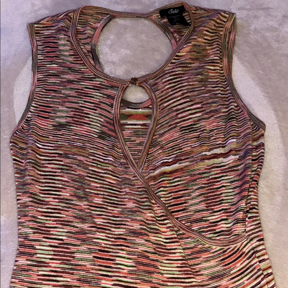 Multicolor Ribbed Knit Tank with Keyhole. - Picture 2 of 4